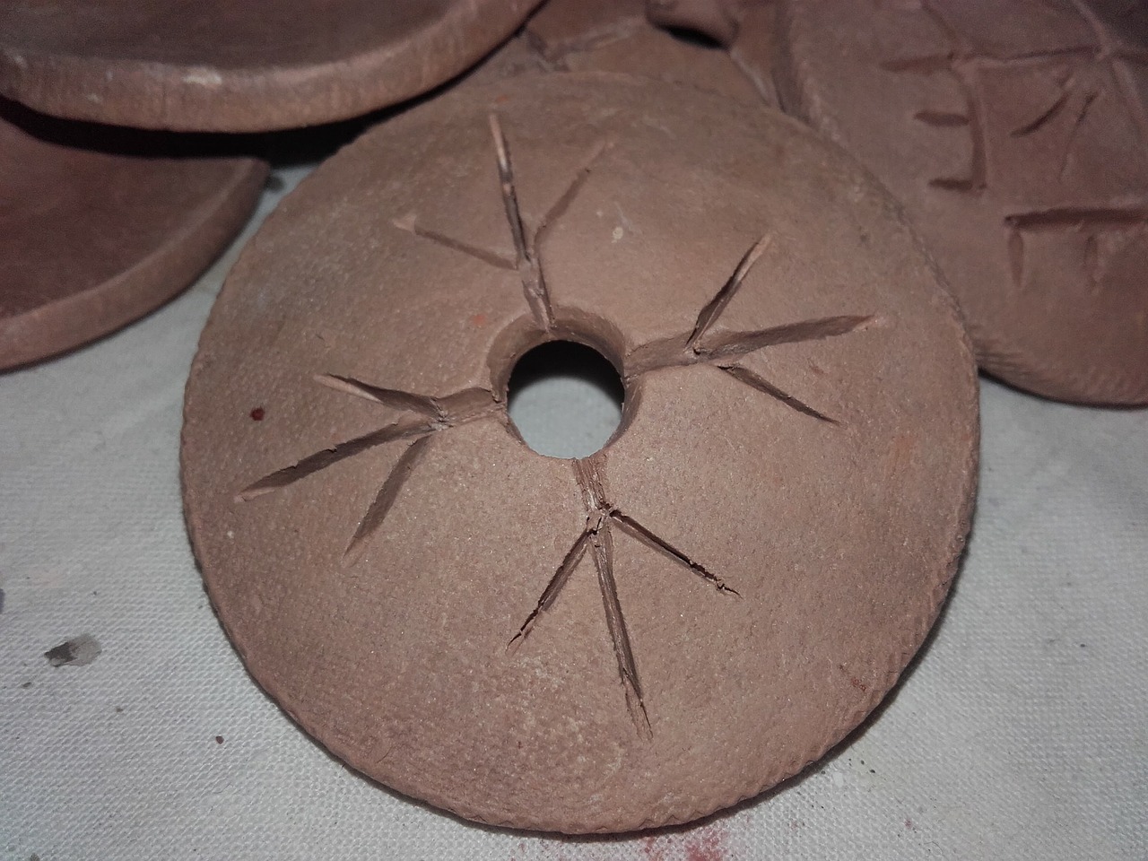 amulety talizmany